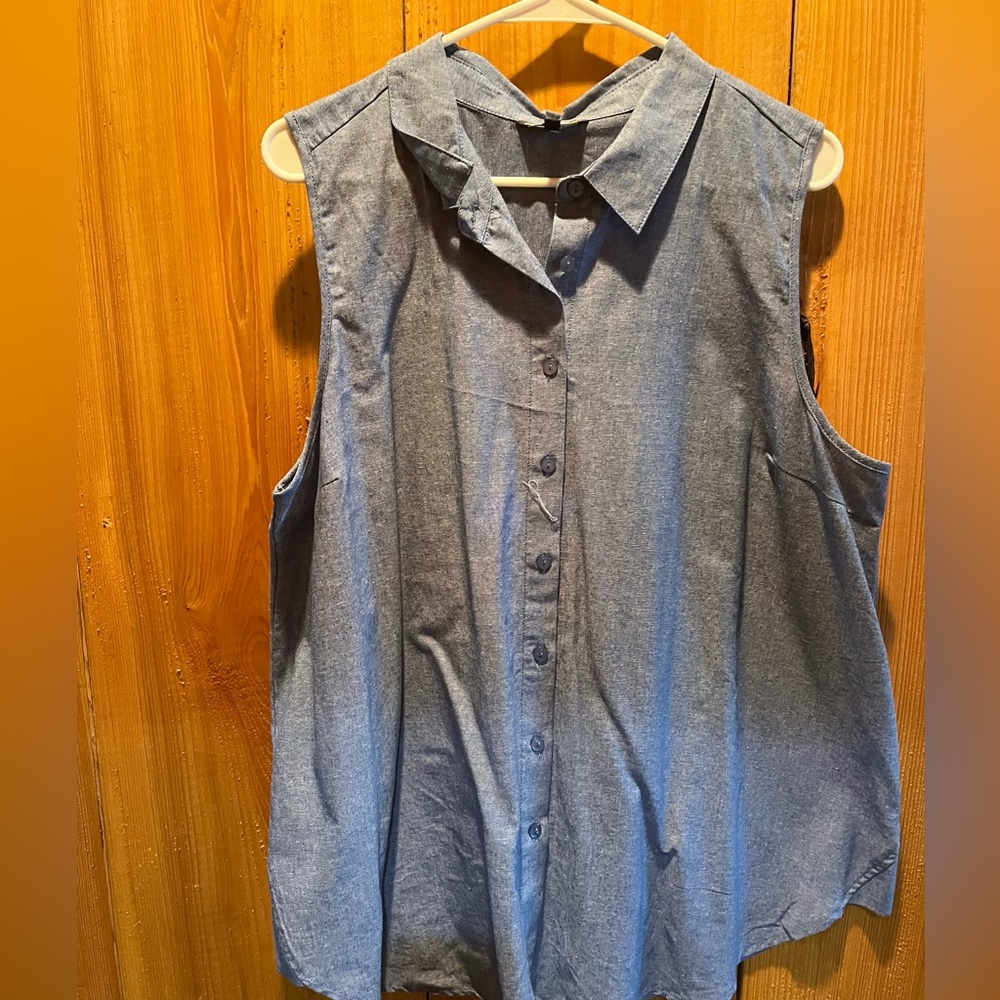 Sleeveless blouse